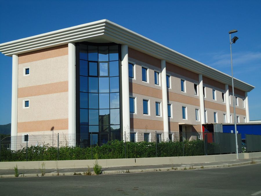 Sede aziendale con facciata continua Sealt
